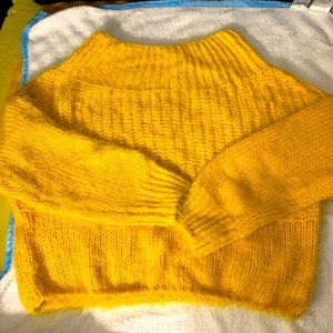 Yellow Cable-knit Sweater!